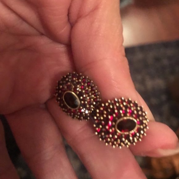VINTAGE RUBY GARNET EARRINGS! Screw Back - Picture 2 of 3